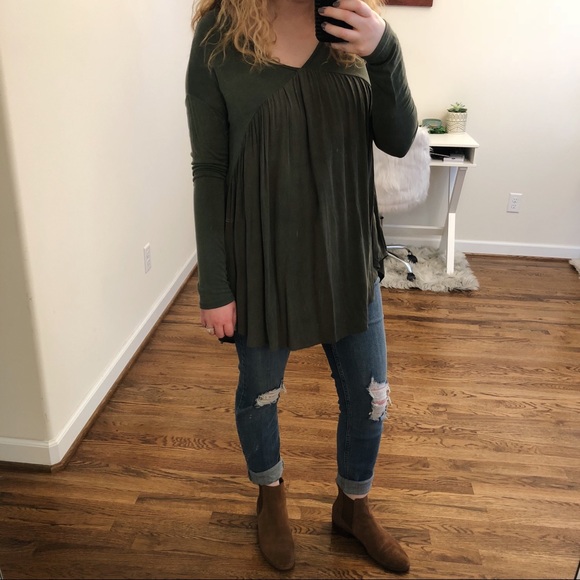 Jillian Olive T-Back Flowy Top - Picture 5 of 6